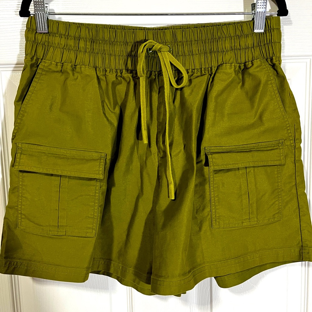 Fabletics Hiking Cargo Short - XXL